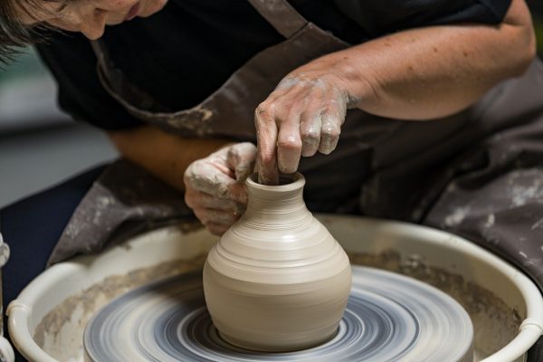 Quelle est la différence entre poterie et céramique ?